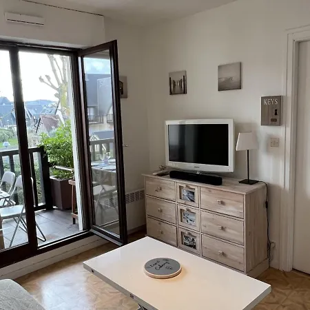 2 Pieces Avec Balcon, Acces Plage, Proche Thalassotherapie, Ideal 4 Pers. - Fr-1-487-346 * Cabourg